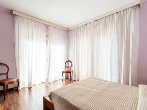 2 多间卧室、旅行婴儿床、免费 WiFi