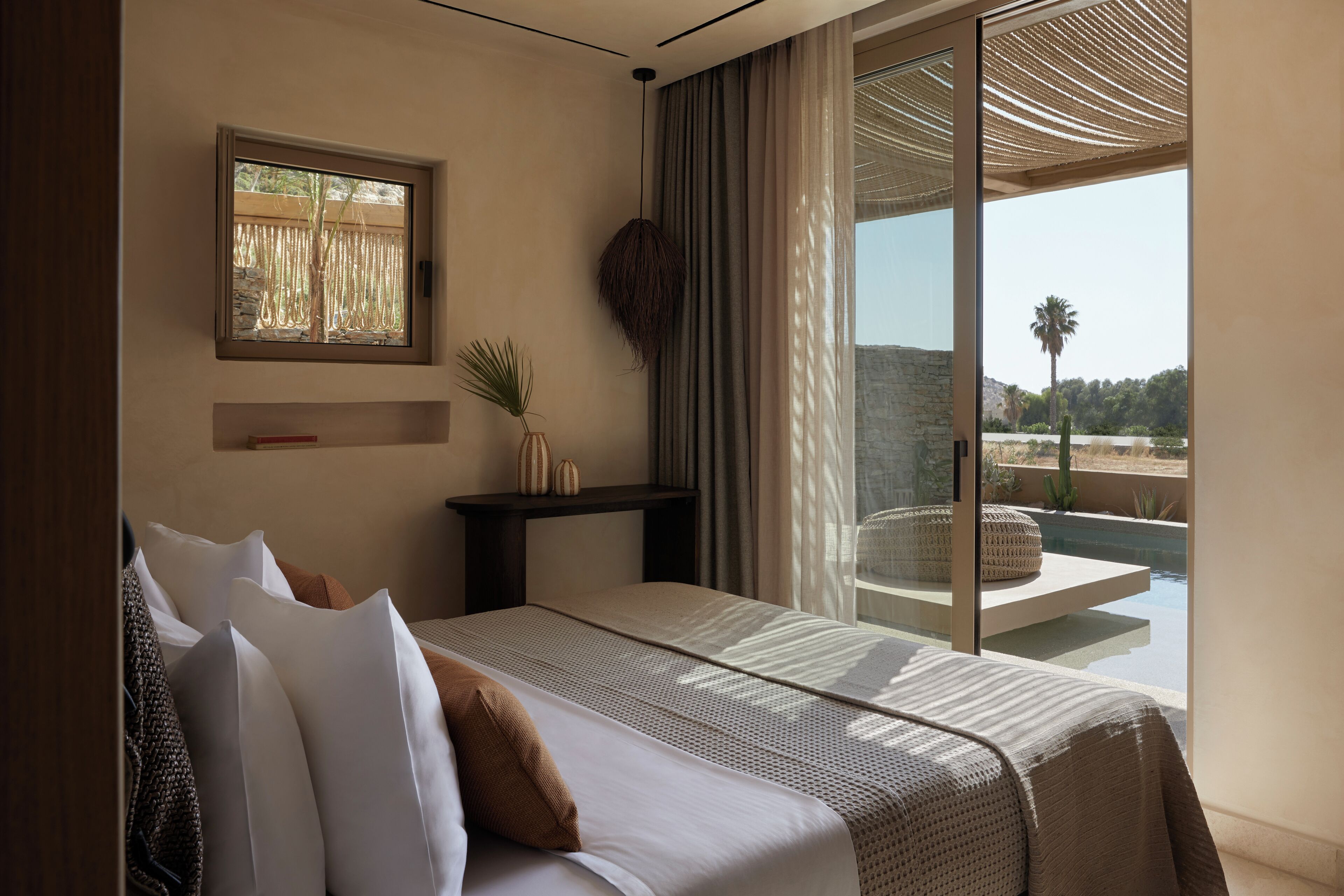 The "Artist Nest" Exclusive Villa | 2 Ensuite Bedrooms & Private Heated Pool | Allergikerbettwaren, Daunenbettdecken, Pillowtop-Betten