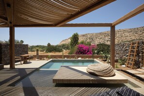 The "Artist Nest" Exclusive Villa | 2 Ensuite Bedrooms & Private Heated Pool | ลานระเบียง/นอกชาน