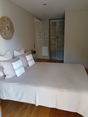 2 bedrooms, iron/ironing board, free WiFi, bed sheets - Renovated old Corsican house with swimming pool and beautiful outdoor space. (Sainte Lucie de Porto-Vecchio)
