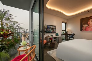 Junior Suite With Panoramic City View, Balcony | Balcony