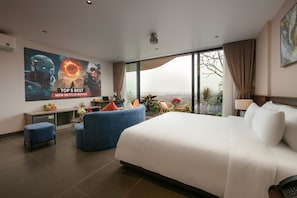 Suite Signature, 1 très grand lit, baignoire, vue jardin | Literie de qualité supérieure, surmatelas, minibar