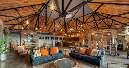 The Stables - unique conversion with hot tub!