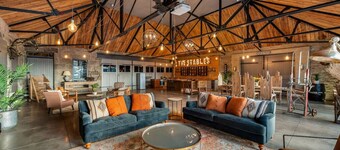 The Stables - unique conversion with hot tub!