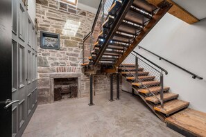 Interior - The Stables - unique conversion with hot tub! (Dundee City Council)