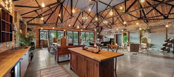 The Stables - Stylish conversion in Dundee West En