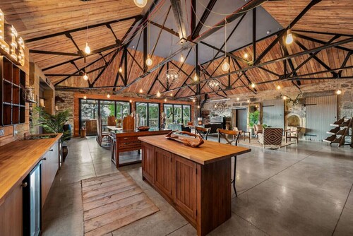 The Stables - unique conversion with hot tub!