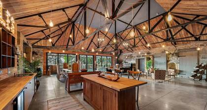 The Stables - unique conversion with hot tub!