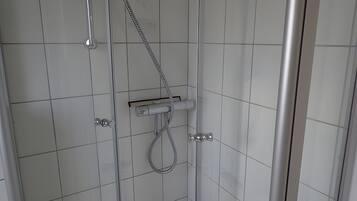 Bruser, hårtørrer, håndklæder