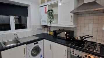 Apartment | Eigene Küche | Kühlschrank, Mikrowelle, Ofen, Herdplatte