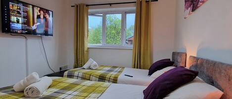 Apartemen | 3 kamar tidur, setrika/meja setrika, Wi-Fi gratis, dan seprai linen