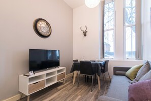 Apartment | Living area - Tranquil Derby 2 Bedroom Apartment Retreat (Derby)