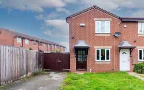 Apartment | Exterior - Willson Styles 2 Bedroom w/ Garden in Derby (Derby)