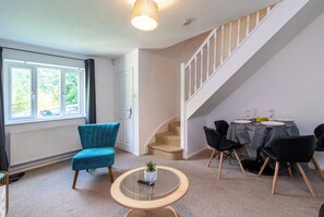 Apartment | Dining - Willson Styles 2 Bedroom w/ Garden in Derby (Derby)