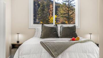 2 bedrooms, desk, free WiFi, bed sheets