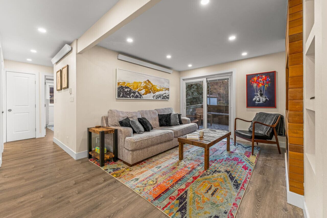 智能電視、壁爐、音響