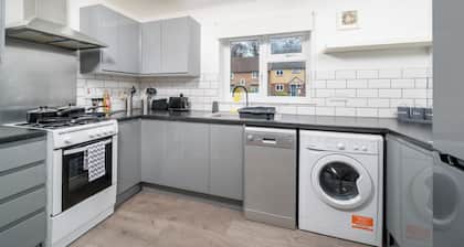 Pet-friendly 1-bedroom Apartment in Crawley