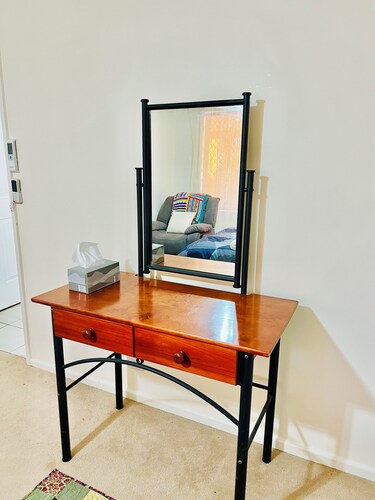 1 Bedroom with Queen Bed and Split AC for your Comfortable Stay in Wagga Wagga