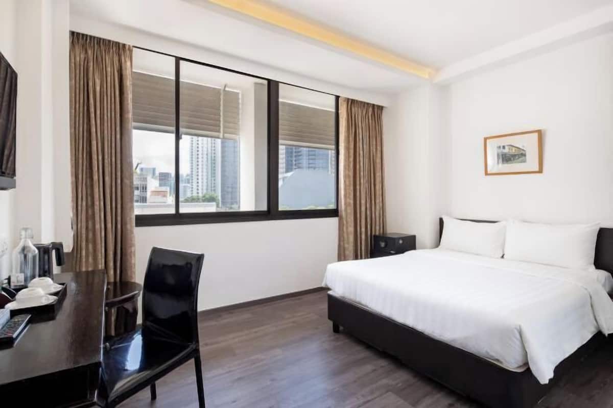 Minibar, caja de seguridad en la habitación y decoración personalizada