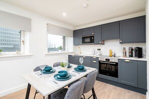 Kjøleskap, mikrobølgeovn, ovn og oppvaskmaskin