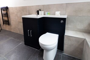 Séchoir à cheveux, serviettes fournies