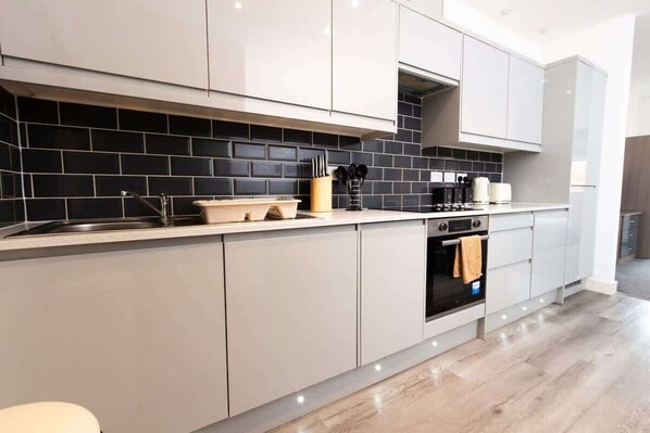 Fridge, microwave, oven, dishwasher