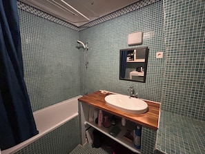 Handtücher, Seife, Toilettenpapier