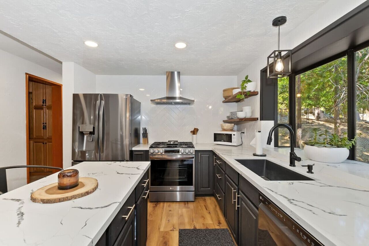 Refrigerador, microondas, horno y parrilla de estufa 