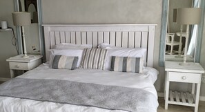 3 Schlafzimmer, Schreibtisch, Bügeleisen/Bügelbrett, Reisekinderbett