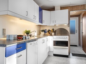 Fridge, microwave, dishwasher, cookware/dishes/utensils