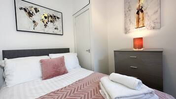 Iron/ironing board, free WiFi, bed sheets