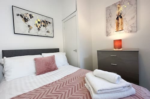 Iron/ironing board, free WiFi, bed sheets