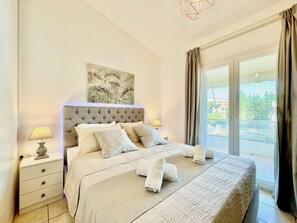 4 bedrooms, desk, iron/ironing board, free WiFi