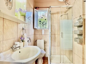 Doccia, asciugacapelli, asciugamani