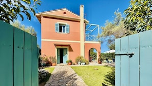 A two-story house with a stone pathway leading to the entrance. - Beach Villa Simeoni with private pool (Lefkada)