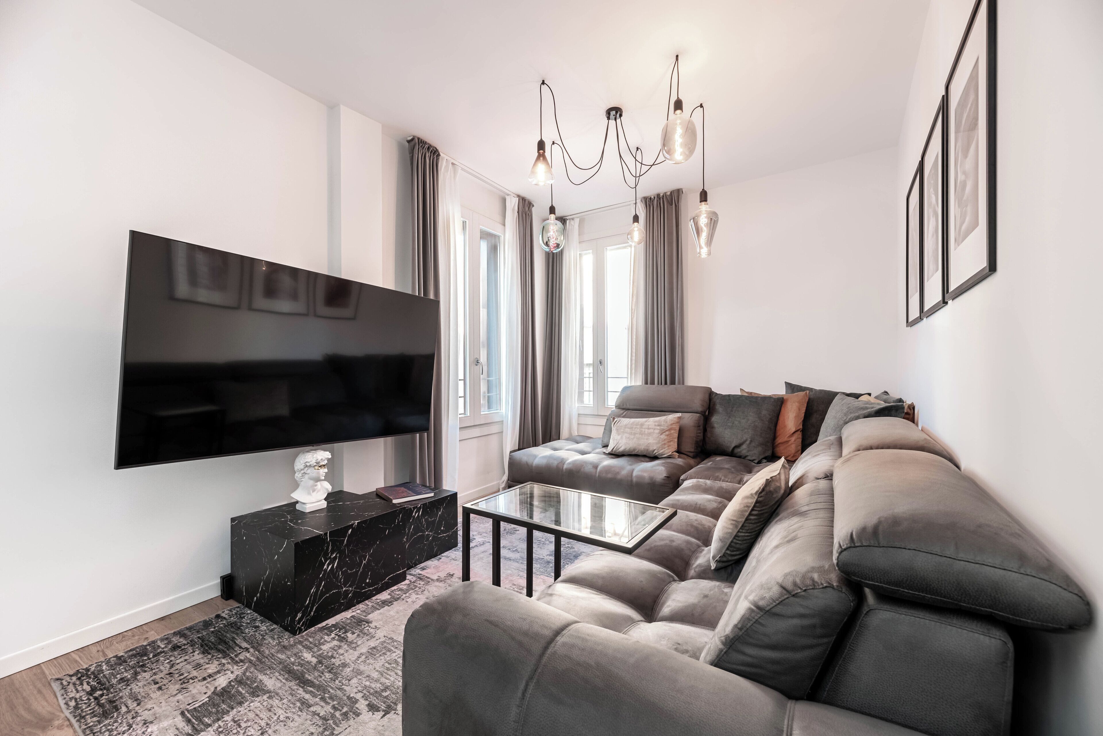 Smart TV, computer monitors