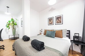 2 bedrooms, desk, iron/ironing board, travel crib