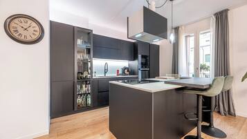 Refrigerador, microondas, horno, placa de cocina