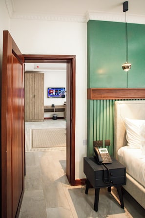 ห้องสแตนดาร์ดดับเบิล, ระเบียง, วิวเมือง | ตู้นิรภัยใ��นห้องพัก, โต๊ะทำงาน, พื้นที่ทำงานแบบใช้แล็ปท็อป, Wi-Fi ฟรี