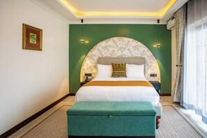 Standard Double Room, Balcony, City View | Peti besi dalam bilik, meja, ruang kerja komputer riba, Wi-fi percuma 