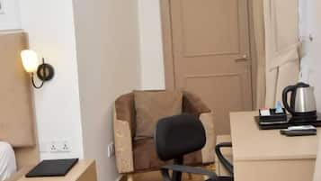 Deluxe kamer | Een bureau, gratis wifi