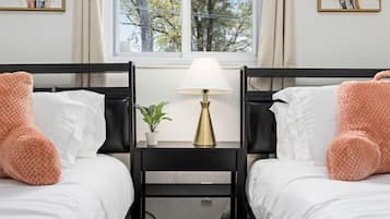 3 bedrooms, desk, iron/ironing board, free WiFi