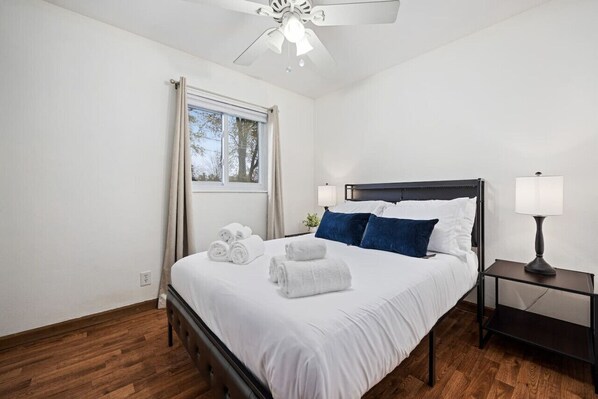 3 Schlafzimmer, Schreibtisch, Bügeleisen/Bügelbrett, kostenloses WLAN