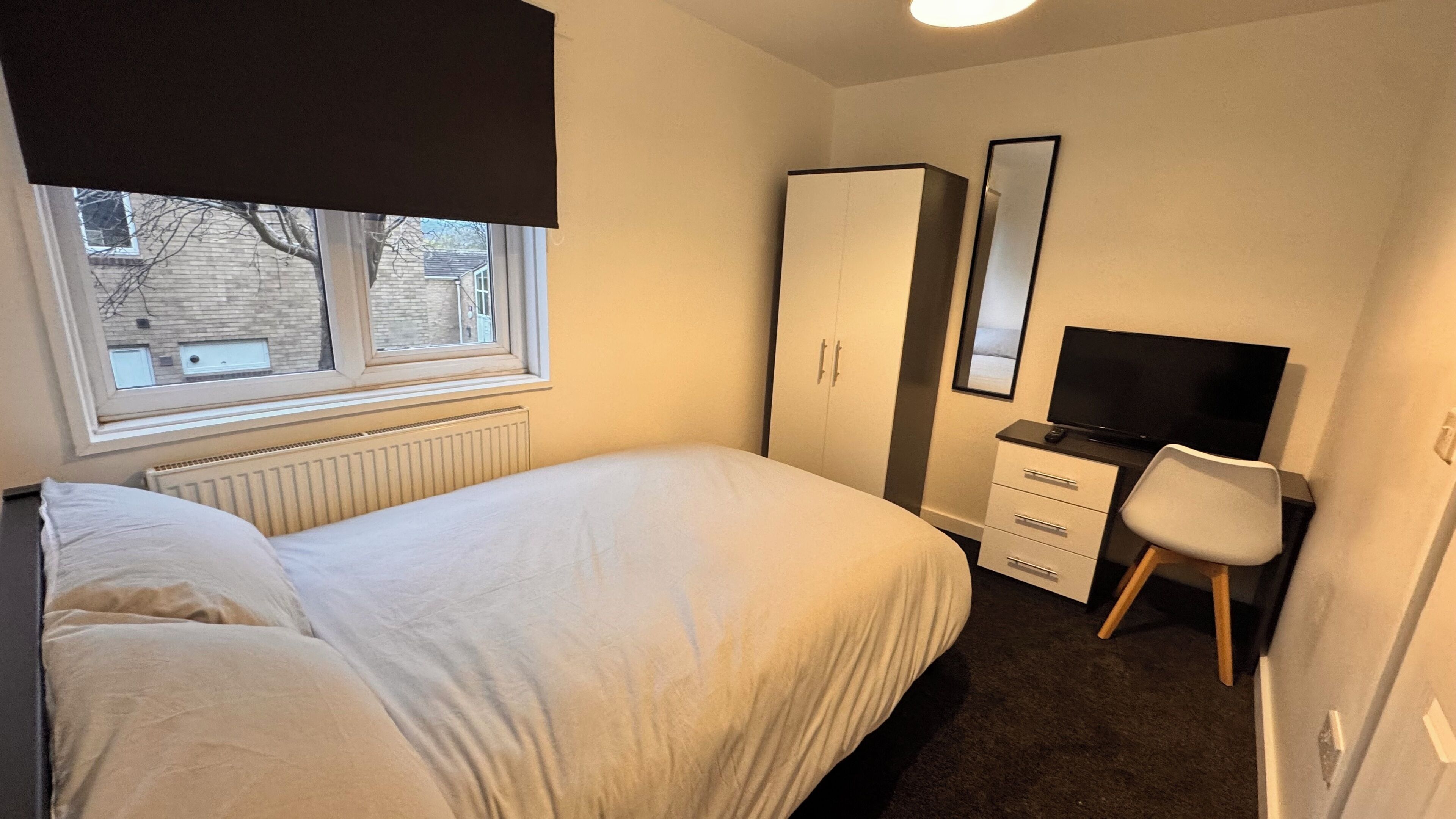 6 bedrooms, iron/ironing board, free WiFi, bed sheets