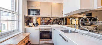 Stylish 1-Bed Flat in Soho - Prime Central London