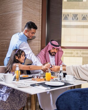 Daily local cuisine breakfast for a fee - Makarem Burj Al Madinah Hotel and Suites (Madinah)
