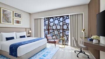 Deluxe Room, 1 King Bed | Hypo-allergenic bedding, free minibar, in-room safe, desk