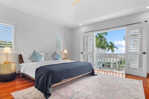 4 habitaciones, escritorio y tabla de planchar con plancha 