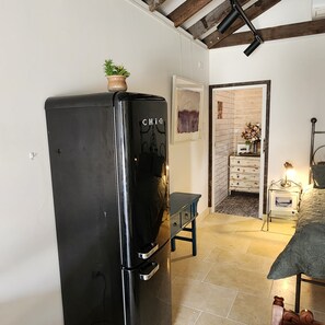 1 habitación, escritorio, tabla de planchar con plancha y wifi gratis