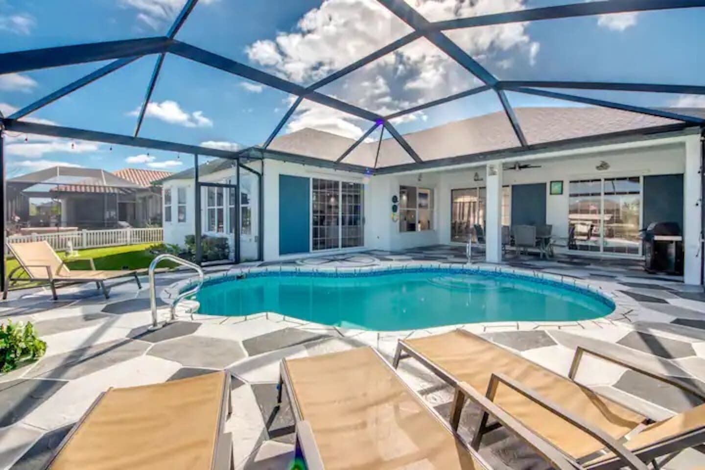 泳池